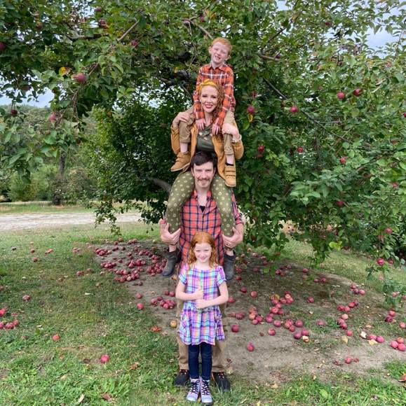 Meet your Posher, Becca - Picture 1 of 1